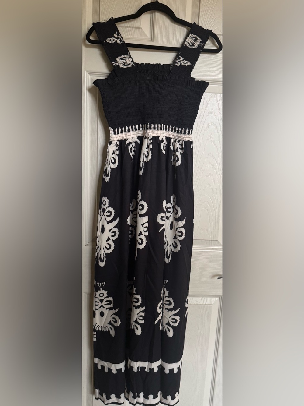 NWOT Black and White Smocked Maxi Dress, Summer Dresses, Size Large